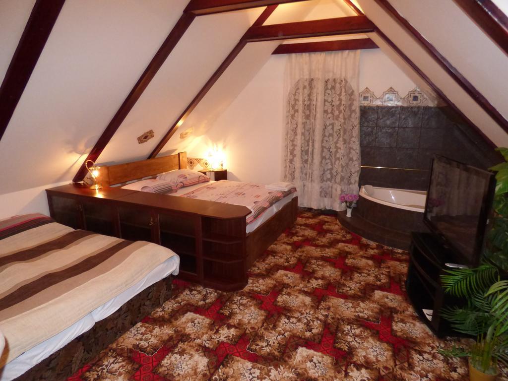 Penzion - Restaurant U Zamku Bečov nad Teplou Eksteriør billede