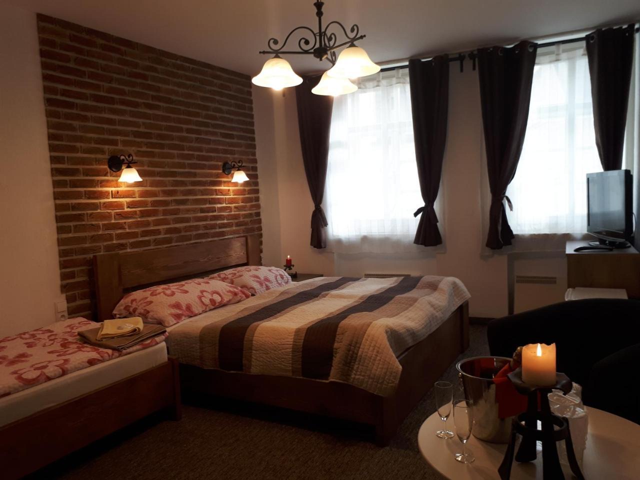 Penzion - Restaurant U Zamku Bečov nad Teplou Eksteriør billede