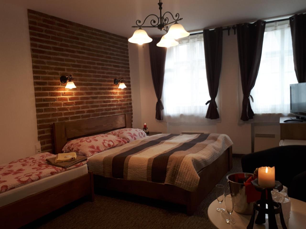 Penzion - Restaurant U Zamku Bečov nad Teplou Eksteriør billede