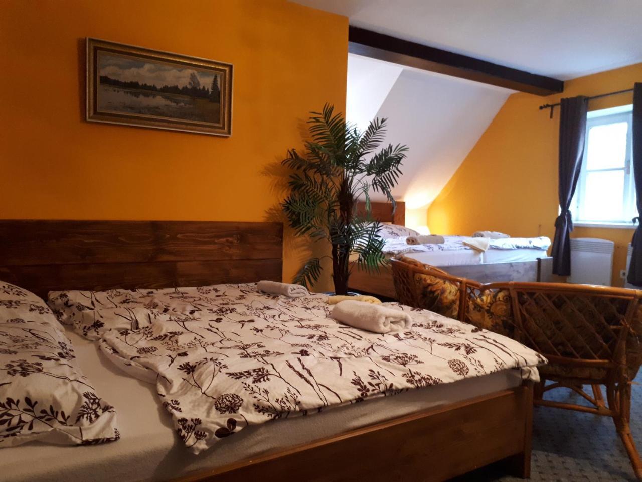 Penzion - Restaurant U Zamku Bečov nad Teplou Eksteriør billede