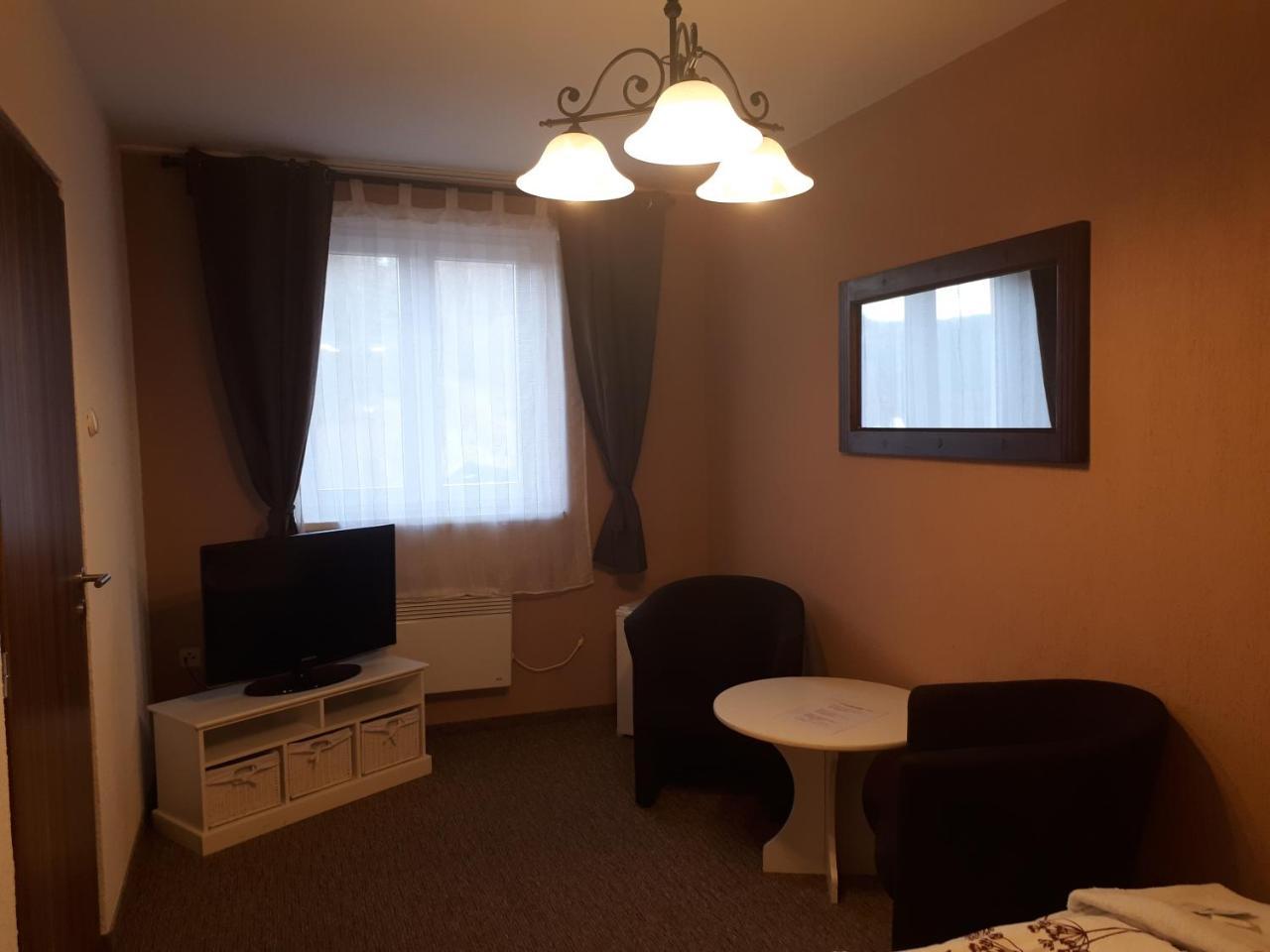 Penzion - Restaurant U Zamku Bečov nad Teplou Eksteriør billede
